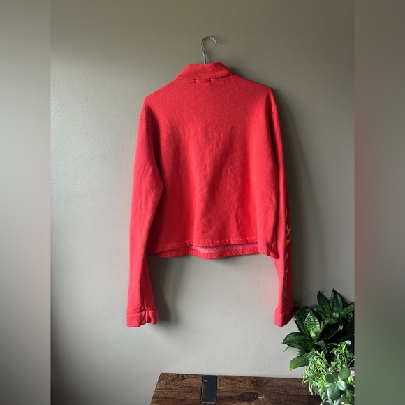 Slightly cropped flattering sweater with extra long flame sleeves - Picture 3 of 5